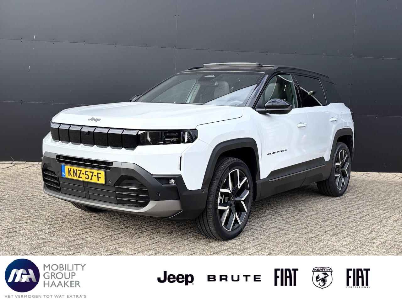 Jeep Compass - 1.6 e-Hybrid Plug-In Summit | Schuif-kanteldak | Dodehoek detectie | Stoelverwarming - AutoWereld.nl