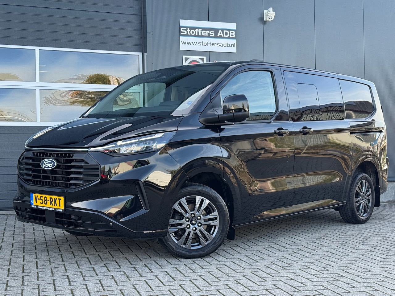 Ford Transit Custom - 320 2.0 TDCI 136pk L1H1 Limited DC 5P | L+R SCHUIF | Trekhaak Elekt. | Navi | ACC | BLIS | - AutoWereld.nl