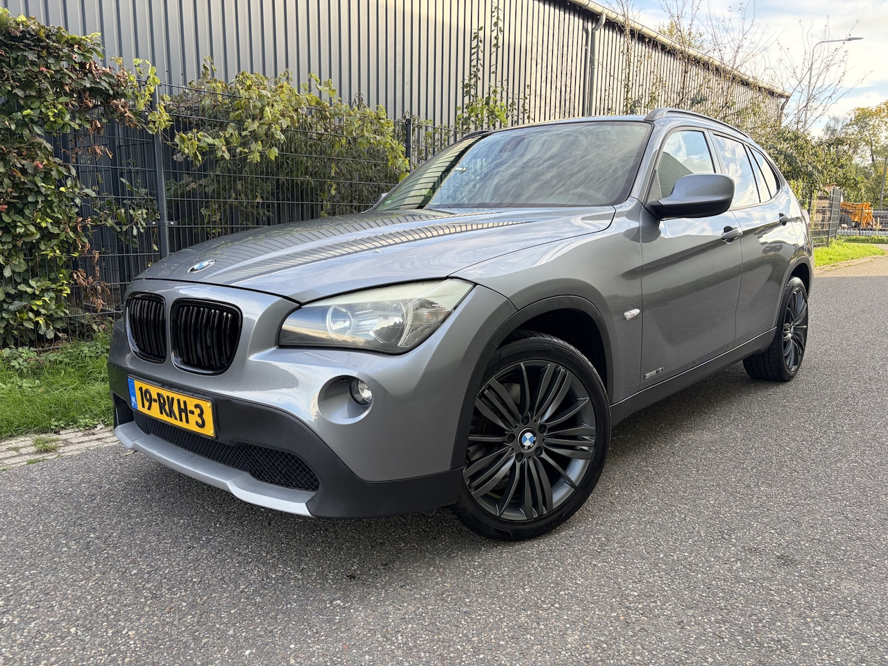 BMW X1 - sDrive18i Executive / NAVI / CRUISE / ALPINE / TREKHAAK / YOUNGTIMER / 174dkm! NAP! - AutoWereld.nl