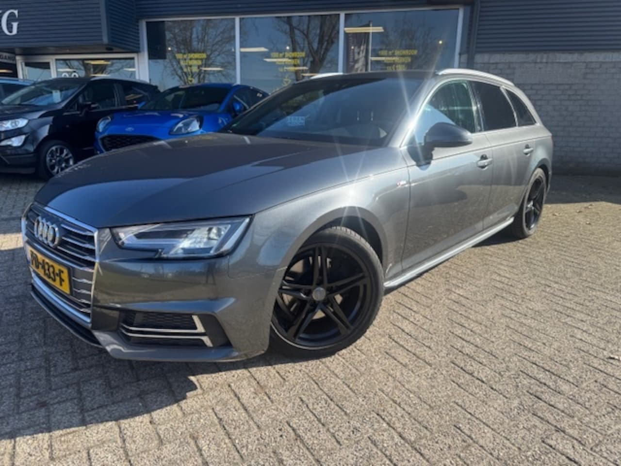 Audi A4 Avant - 2.0 TFSI ultra Sport S line edition trekhaak - AutoWereld.nl