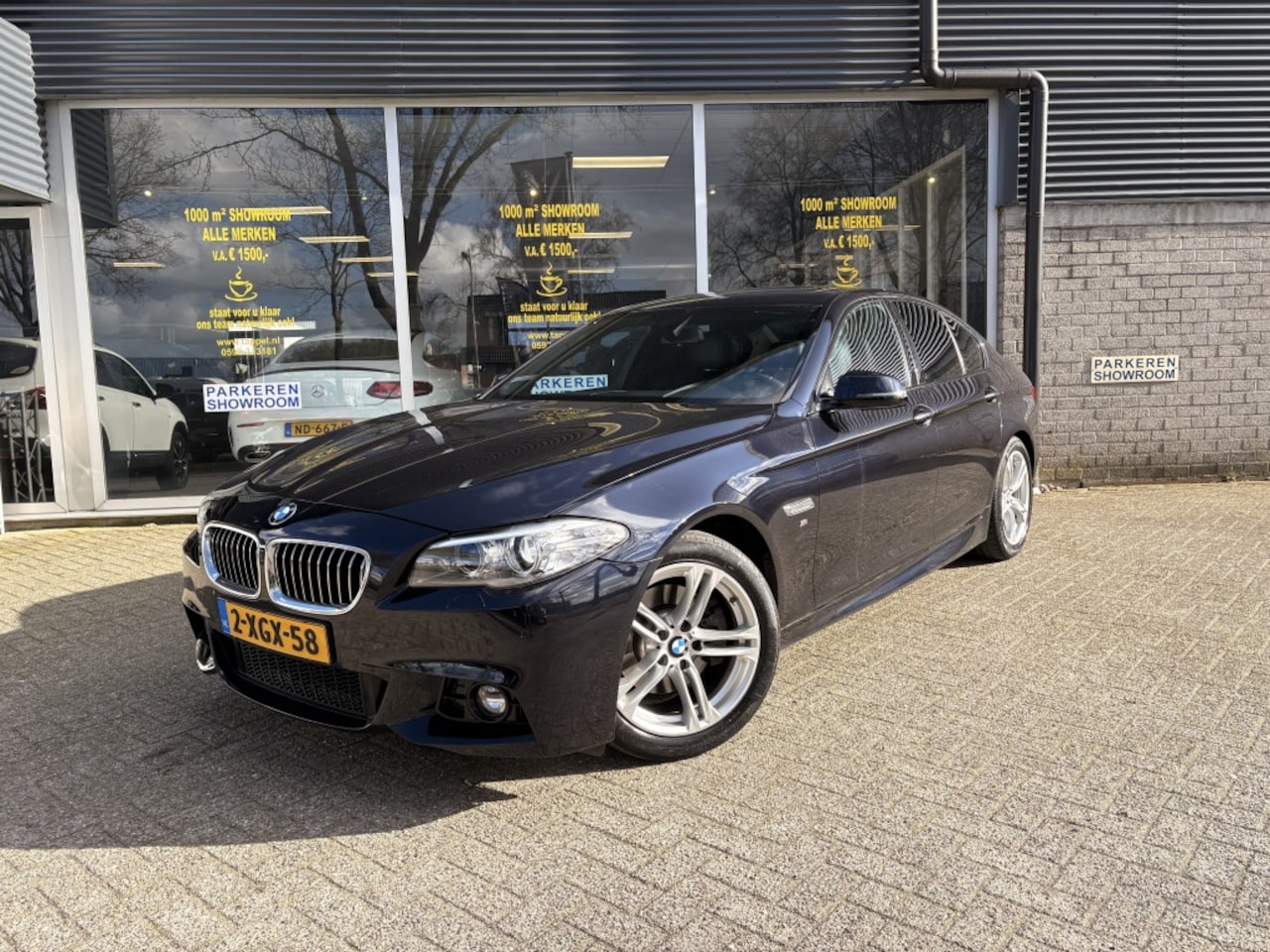 BMW 5-serie - 520i Executive 184 PK/Automaat/Trekhaak/M Pakket/Pano/LED/NAP - AutoWereld.nl