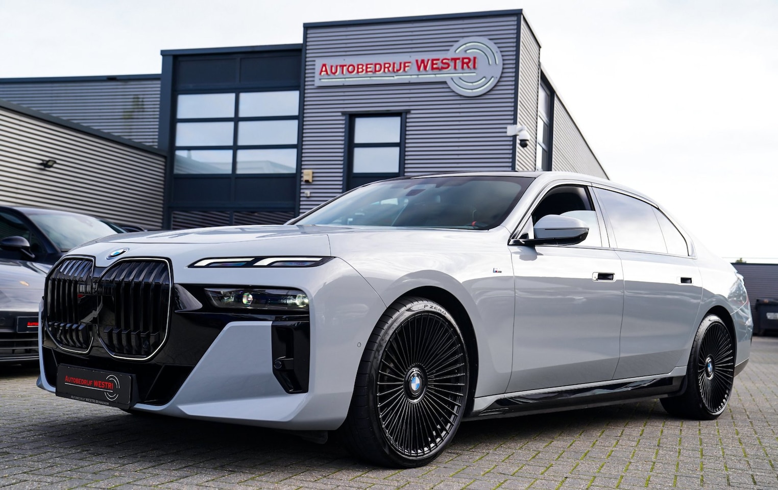 BMW i7 - EDrive50 106 kWh | Brooklyn Grau | Driving Assistant Professional | Iconic Glow | 22INCH | - AutoWereld.nl