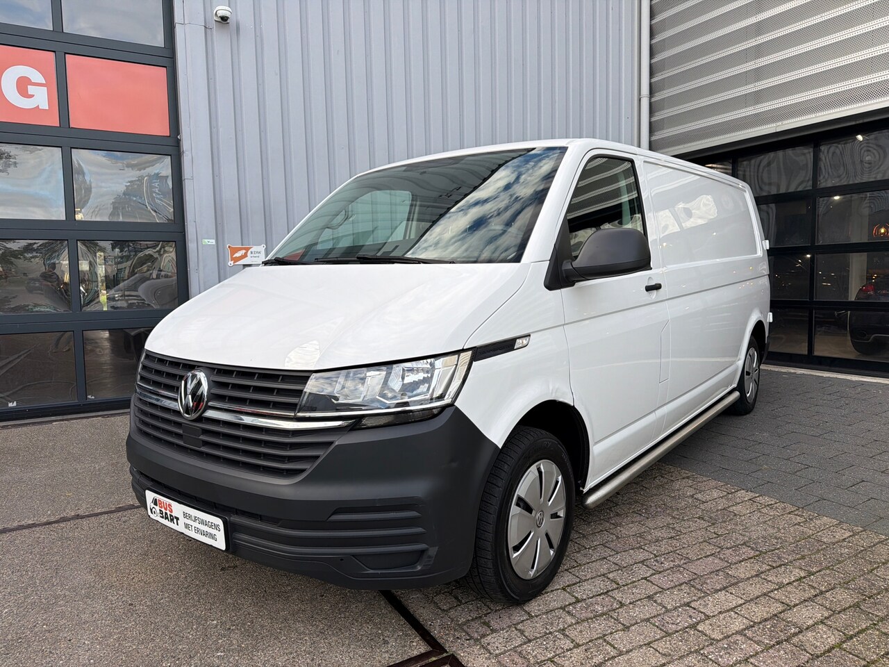 Volkswagen Transporter - 2.0 TDI L2H3 28 Airco|parkeersensor achter - AutoWereld.nl