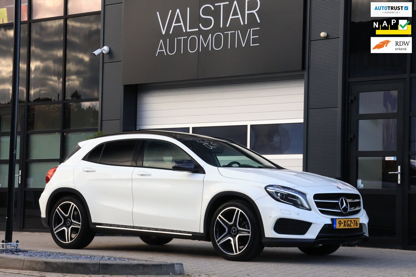 Mercedes-Benz GLA-Klasse - 200 AMG | PANO | XENON | ELEKT. ACHTERKLEP! - AutoWereld.nl
