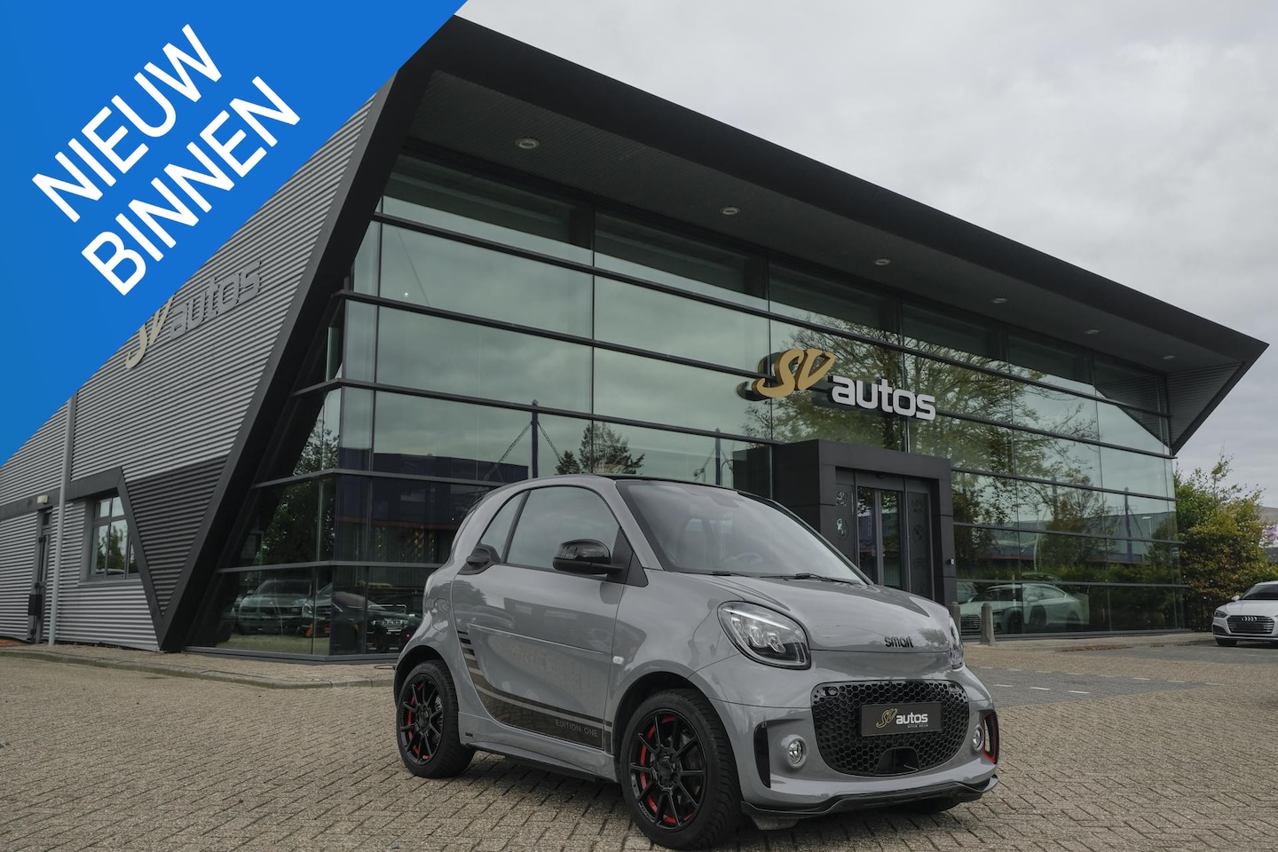 Smart Fortwo - EQ BRABUS 82pk 18 kWh Edition 1 Panoramadak JBL audio Leder *SOH95%* Camera VOL!!! 1e Eige - AutoWereld.nl