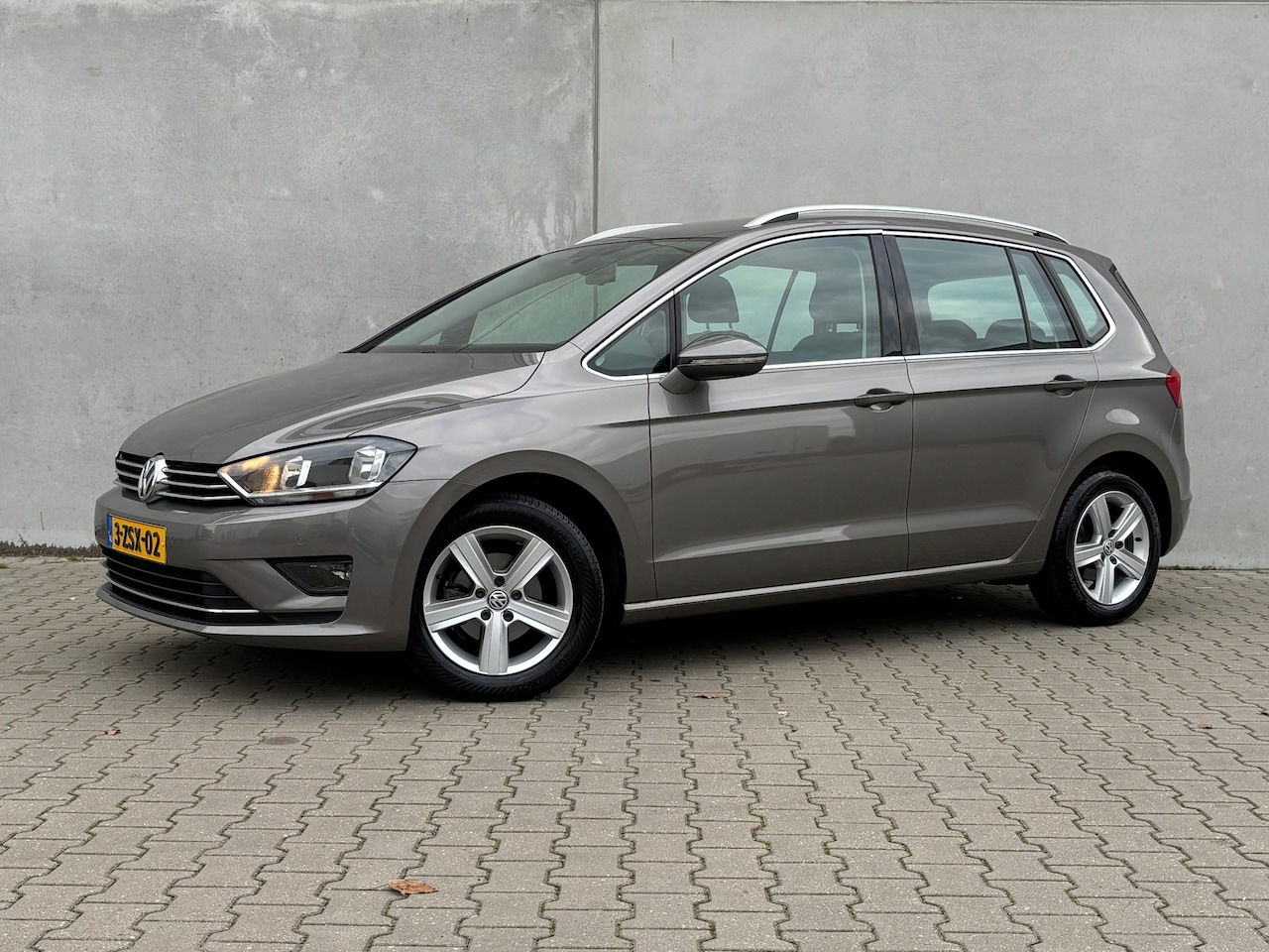 Volkswagen Golf Sportsvan - 1.2 TSI Highline Clima Trekhk. Multimedia - AutoWereld.nl