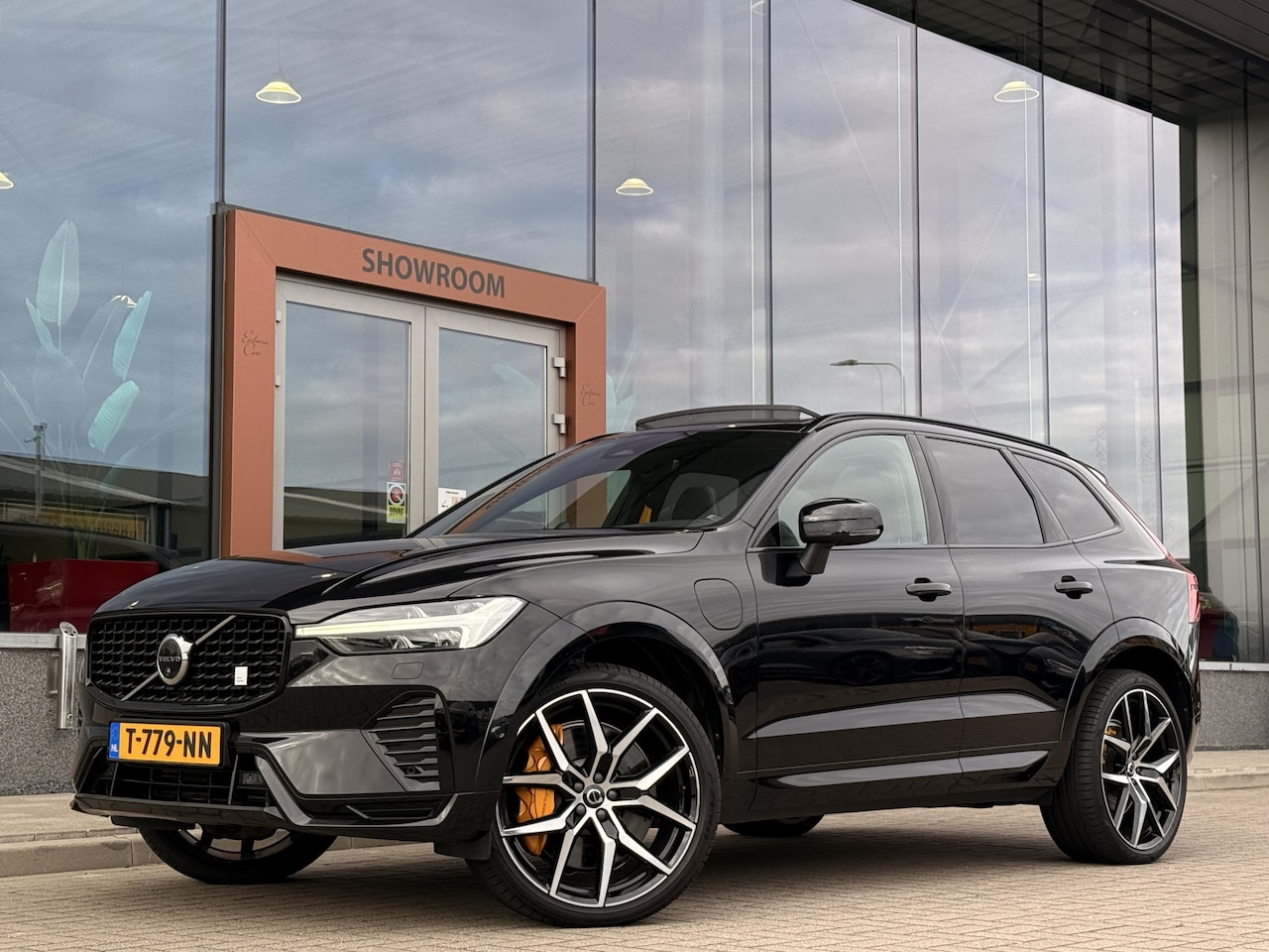 Volvo XC60 - 2.0 T8 AWD Polestar Engineered | Bowers & Wilkins | HUD | ACC | 360 | Elek. trekhaak | Sto - AutoWereld.nl