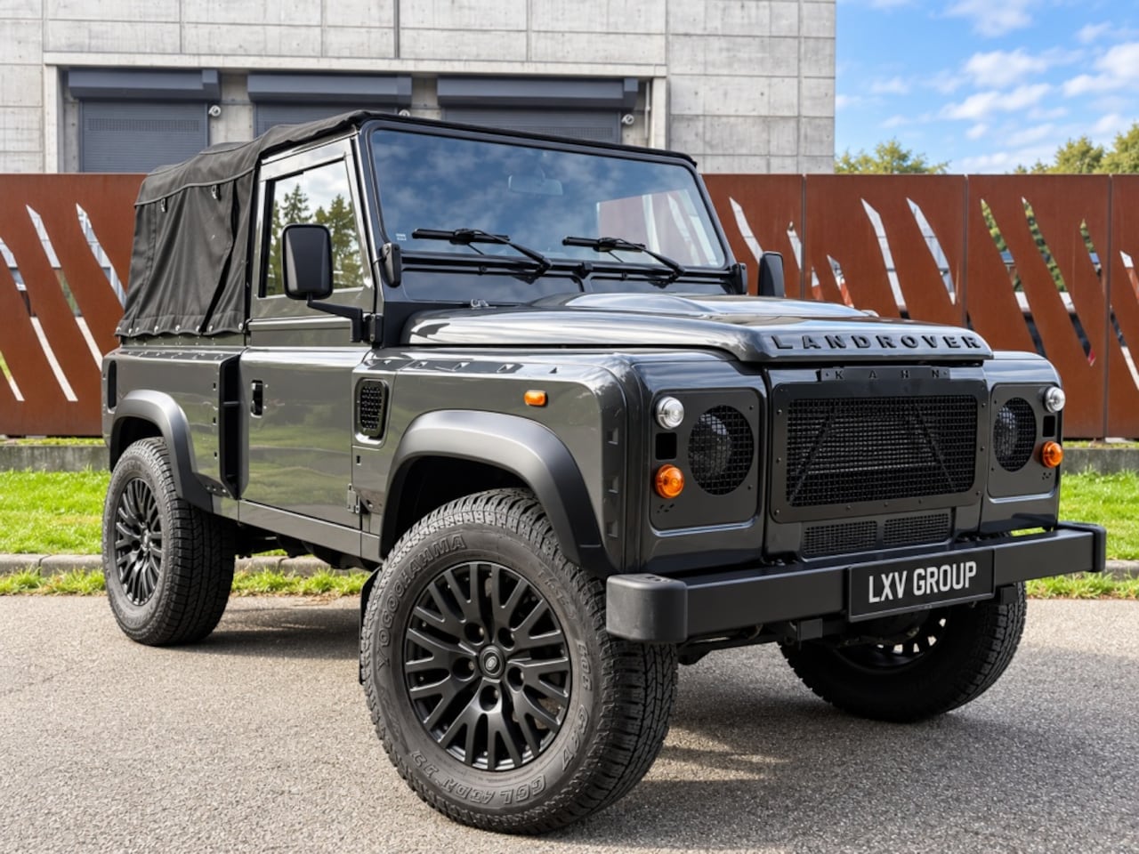 Land Rover Defender 90 - Softtop EcoBoost 320 PK mogelijk - AutoWereld.nl
