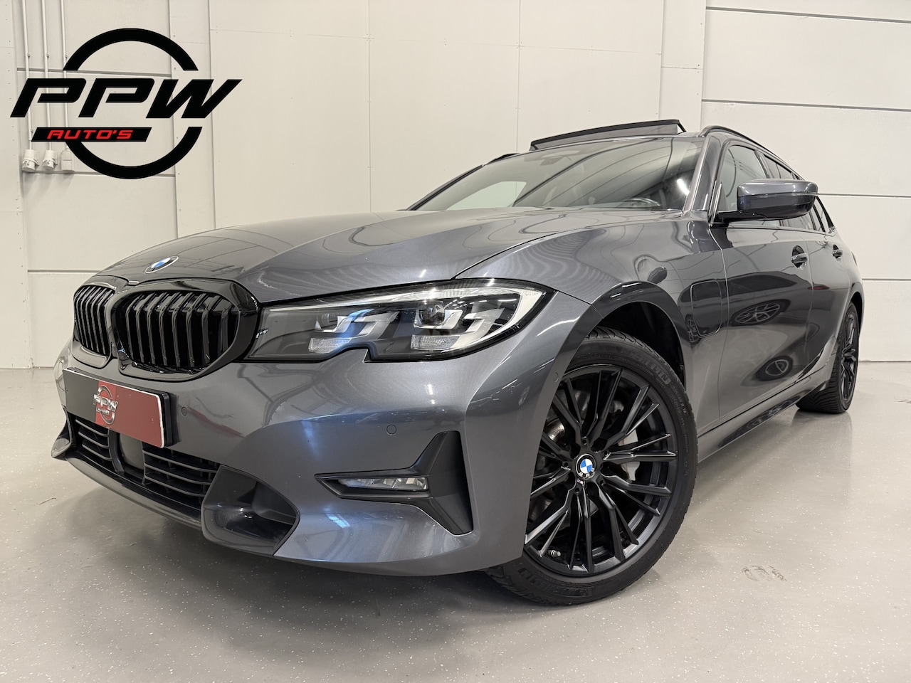 BMW 3-serie Touring - 330e xDrive High Exe PANO/TREKHAAK/H&K/MEMORY/ACC/CAMERA/LEER-SPORT/SFEER/LED/18"M-SPORT B - AutoWereld.nl