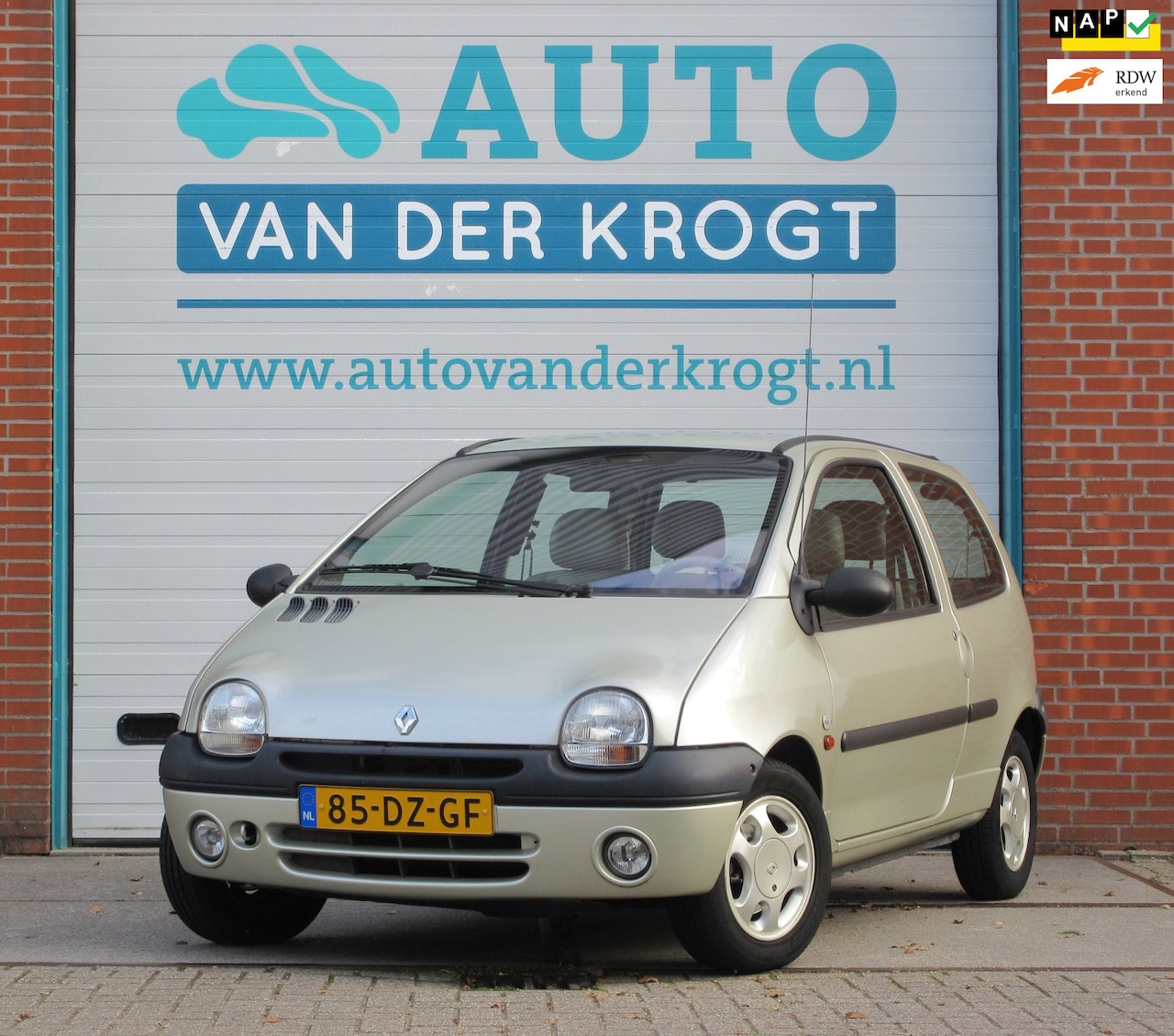 Renault Twingo - 1.2 Initiale 1.2 Initiale, Automaat, Leer, Youngtimer, 51.870 km !! APK 11-27 - AutoWereld.nl