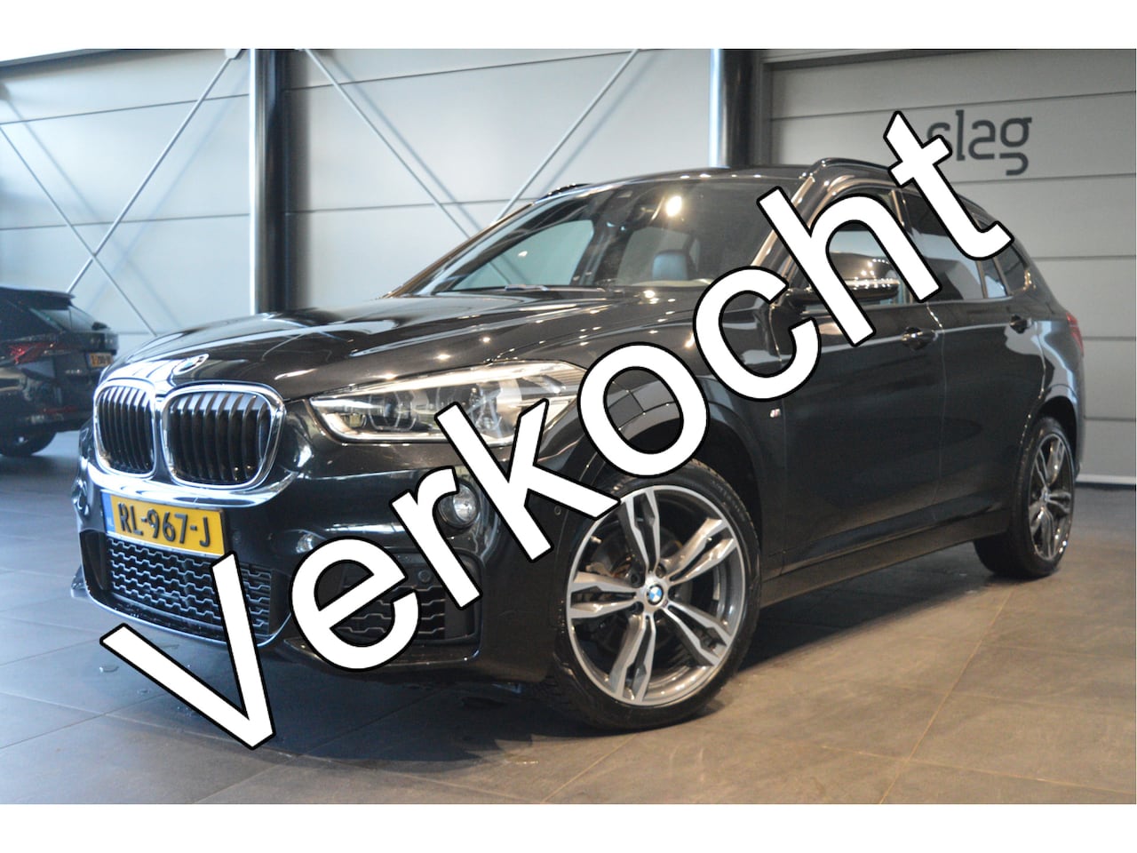 BMW X1 - sDrive20i M-SPORT head up leer trekhaak 19 inch 192 pk !! - AutoWereld.nl