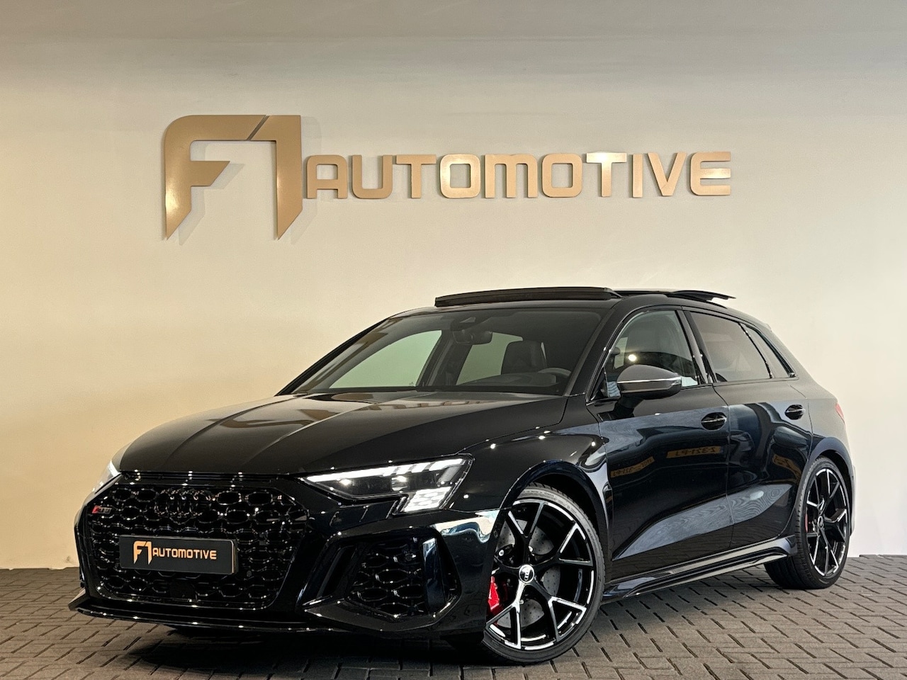 Audi RS3 - Sportback 2.5 TFSI quattro Pano|Keramisch|B&O|Keyless|HuD - AutoWereld.nl
