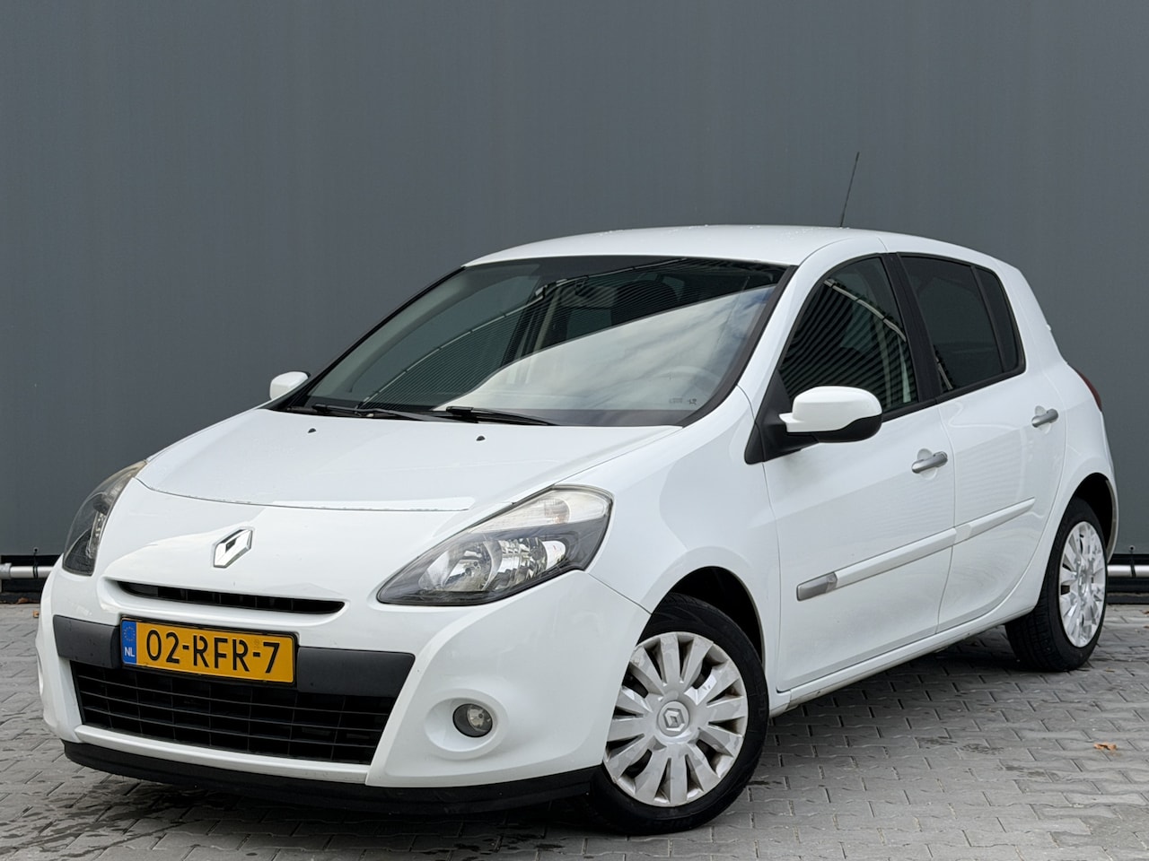 Renault Clio - BWJ 2011 | 1.5 dCi 89PK Authentique | AIRCO | RADIO/CD-MP3 | EL PAKKET | DONKER GLAS | - AutoWereld.nl