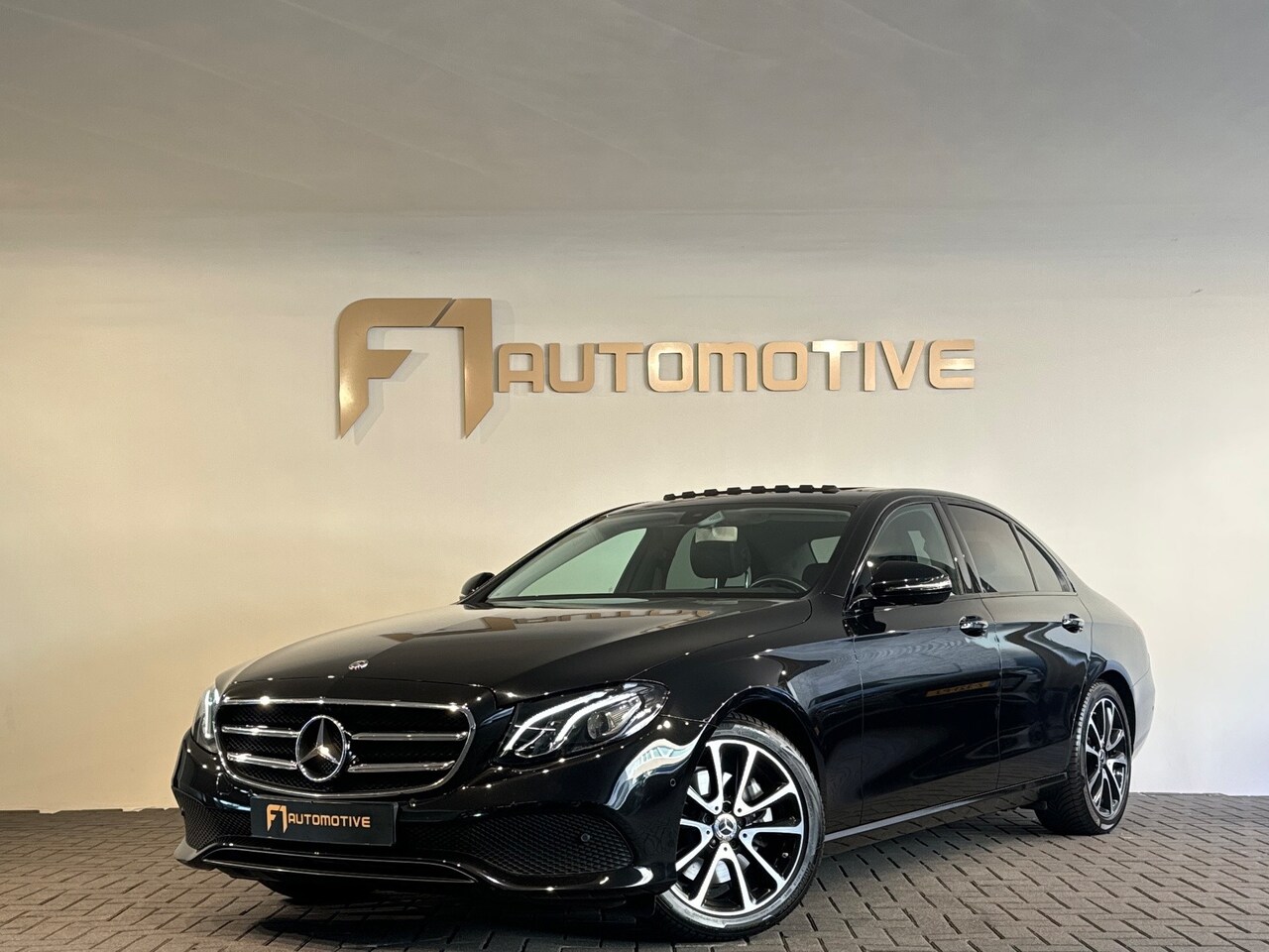 Mercedes-Benz E-klasse - 200 4MATIC Pano|BlindSpot|Cruise Control|Camera - AutoWereld.nl