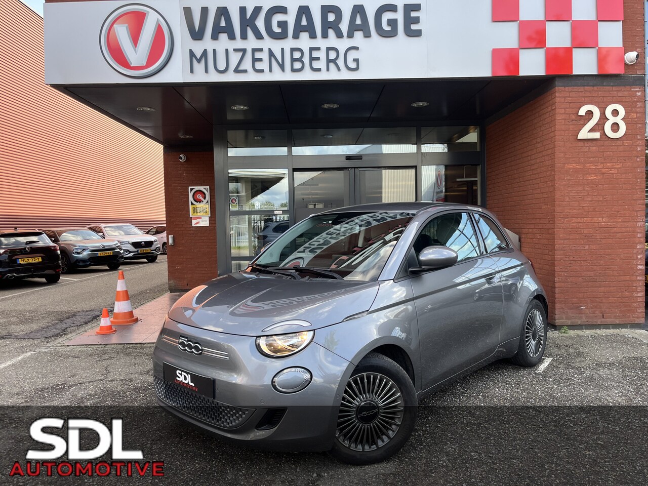 Fiat 500 - 3+1 Icon 42 kWh 4DRS // LED // DODEHOEK // KEYLESS // CAMERA+SENSOREN // NAVI+CARPLAY // C - AutoWereld.nl