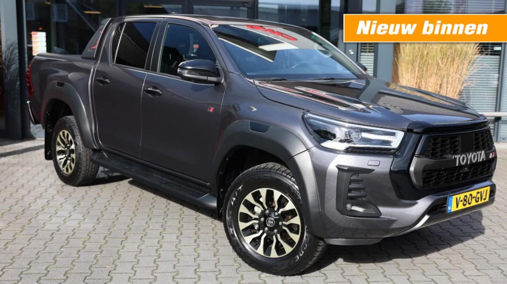 Toyota HiLux - 2.8 D-4D DUBBEL CABIN GR SPORT A/T 2 ZITS 4WD VAN - AutoWereld.nl