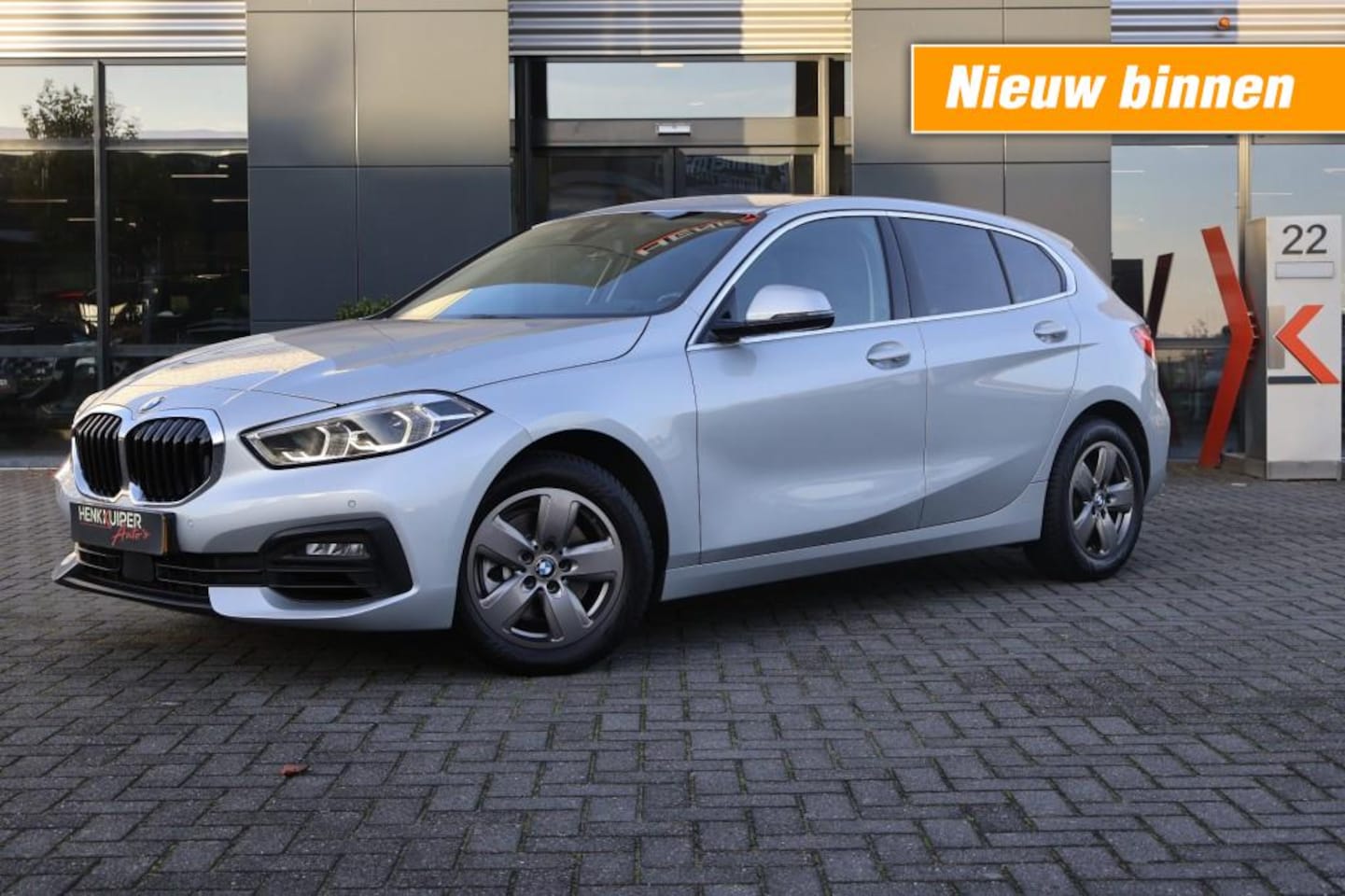 BMW 1-serie - 118i Automaat / Navi / PDC / LED / ECC / Carplay - AutoWereld.nl