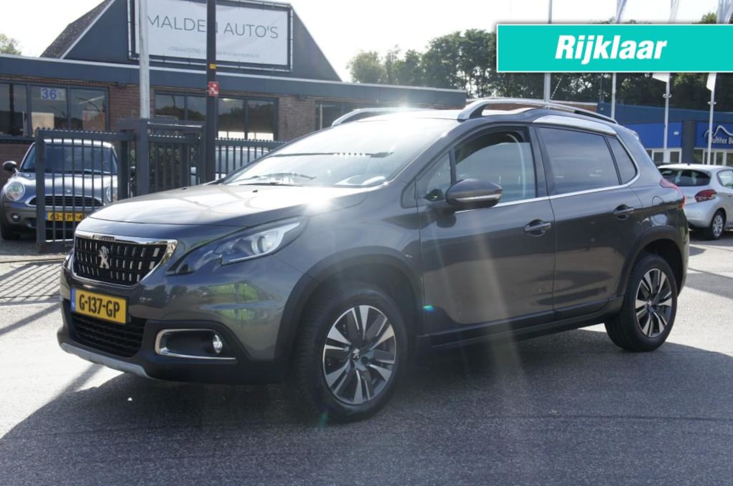 Peugeot 2008 - 1.2 PURETECH ALLURE NAVI/PANO/APPLECARPLAY-ANDROIDAUTO/LEDER/CRUISE/CAM/PDC PERFECTE STAAT - AutoWereld.nl