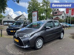 Toyota Yaris - 1.5 HYBRID AUTOMAAT / CAMERA / CRUISE CTR. / AIRCO-ECC / ELEK. RAMEN / RADIO / BLUETOOTH