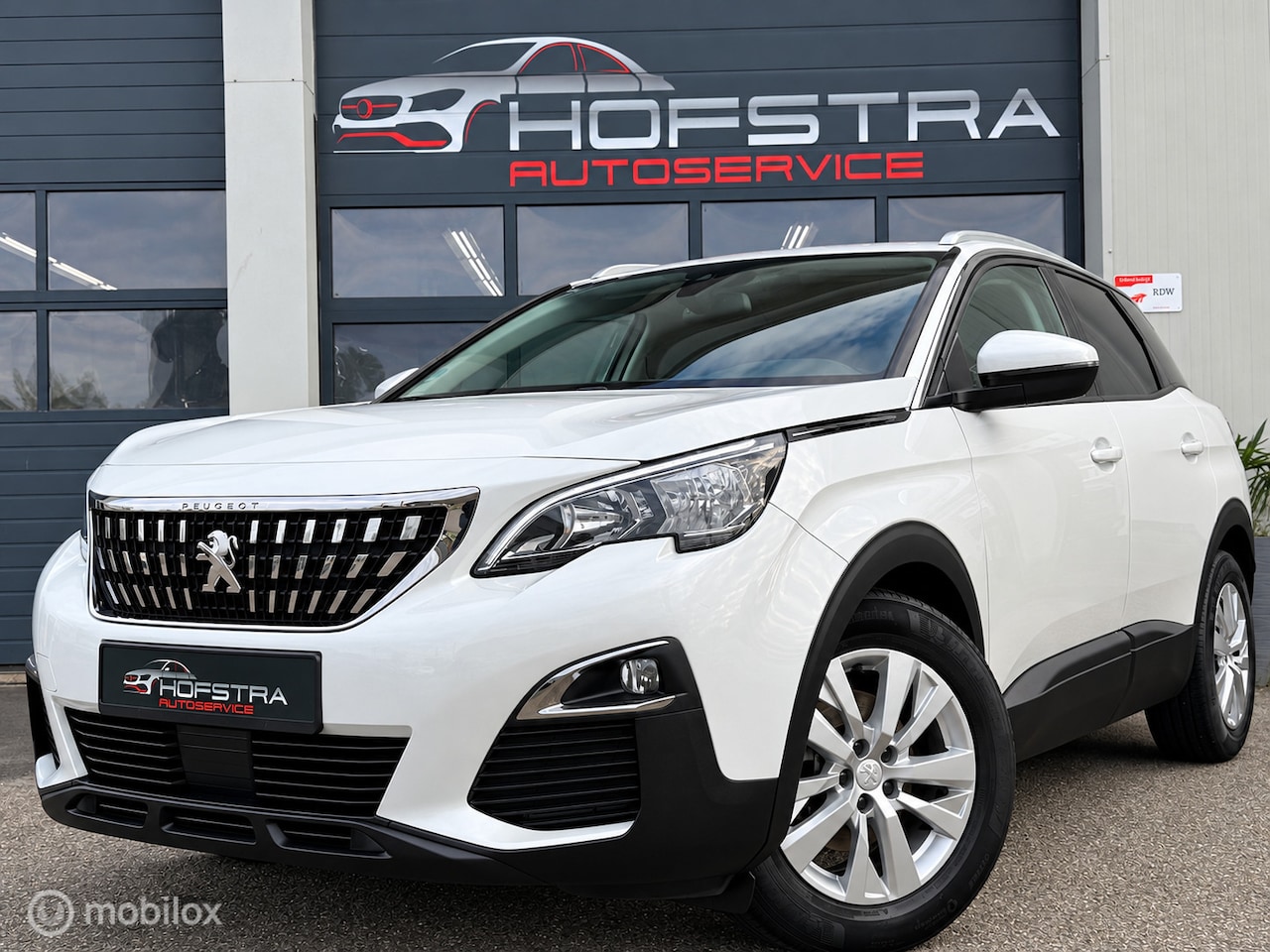 Peugeot 3008 - 1.2 PureTech Blue Lease Executive Trekhk Distr-riem-vv - AutoWereld.nl