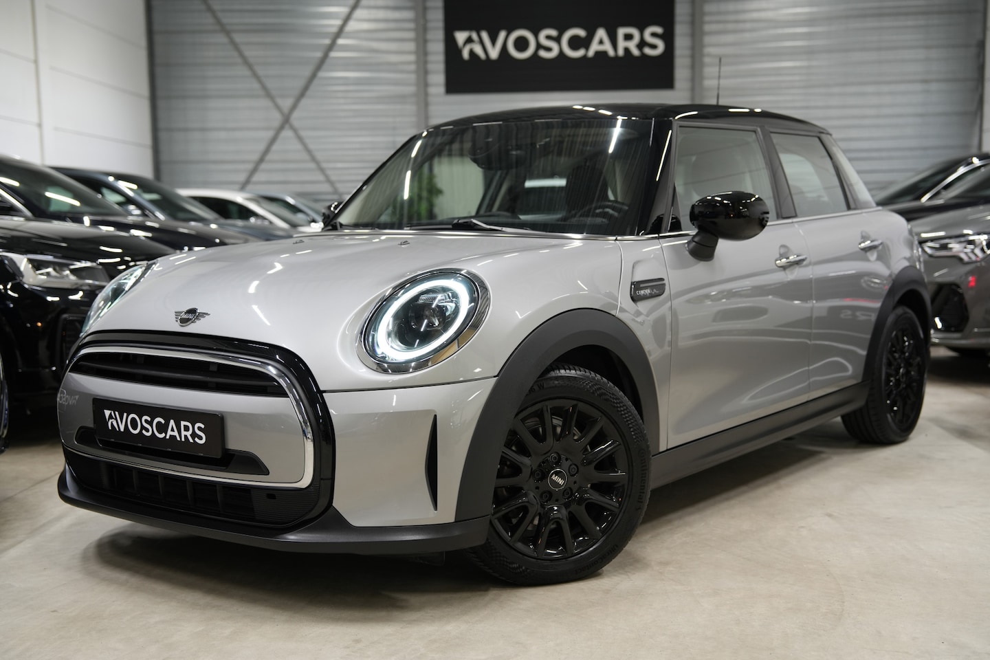 MINI 5-Deurs - 1.5 Cooper Camden Edition * Automaat - LED - Sfeer - CarPlay - Cruise - 16" - Clima - PDC - AutoWereld.nl
