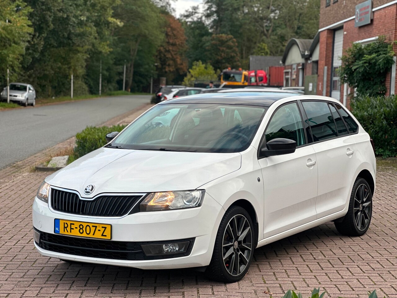 Skoda Rapid Spaceback - 1.2 TSI Greentech Elegance Businessline 1.2 TSI Greentech Elegance Businessline - AutoWereld.nl