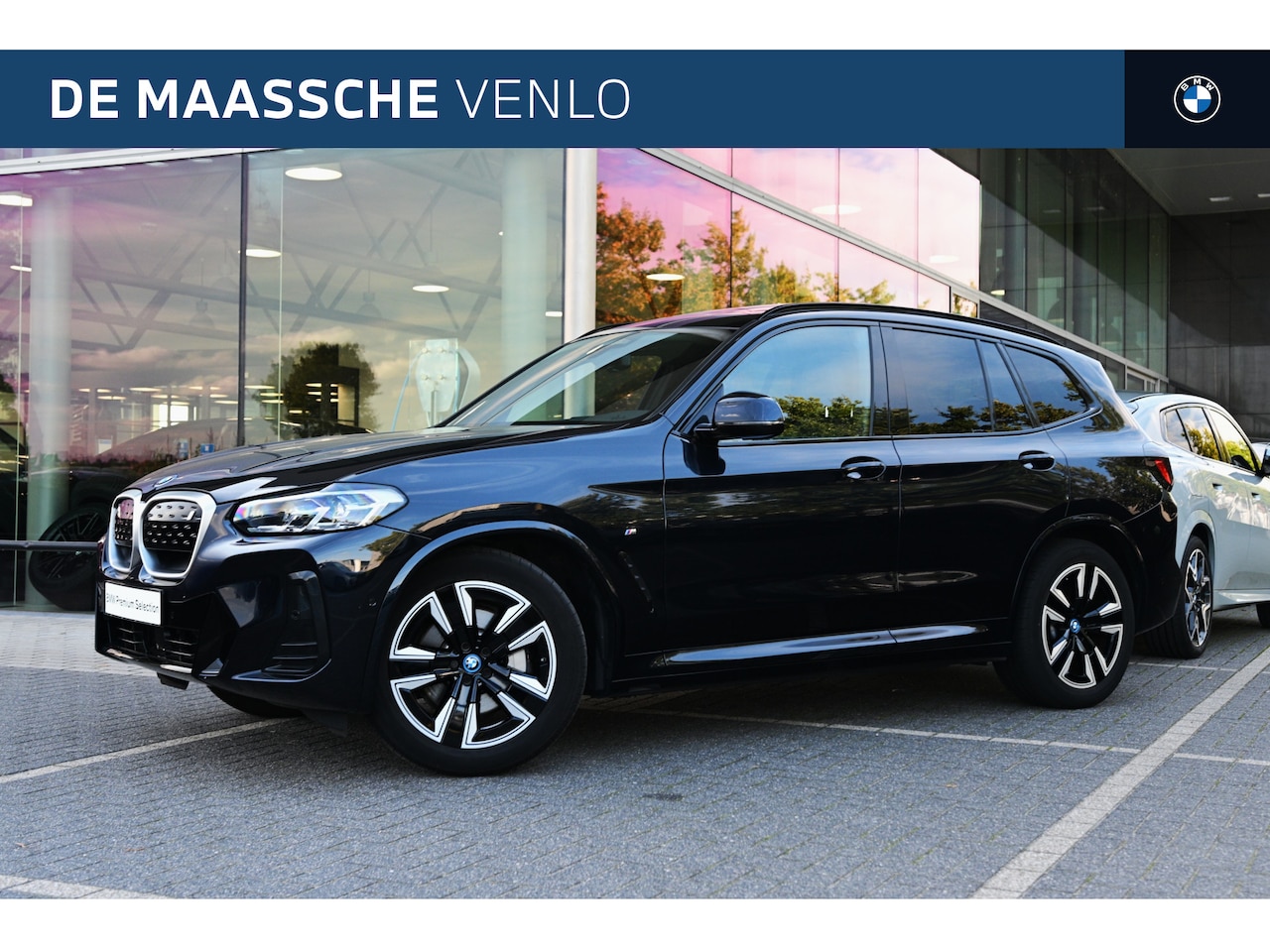 BMW iX3 - Executive M Sport / Sportstoelen / Memory / Achteruitrijcamera / Adaptieve LED / Stoelverw - AutoWereld.nl