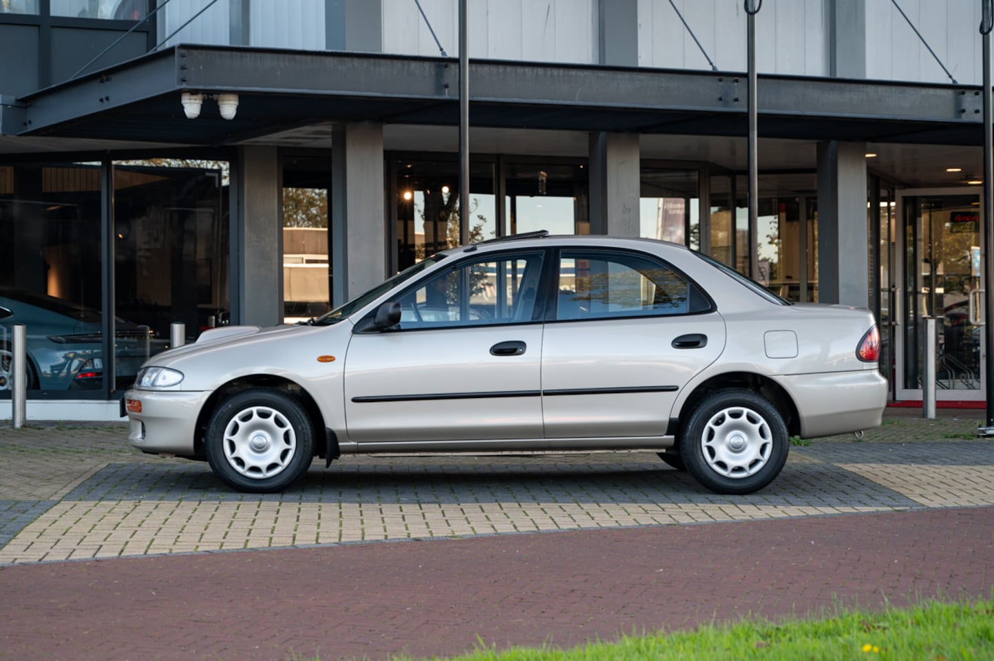 mazda-323-td.jpg