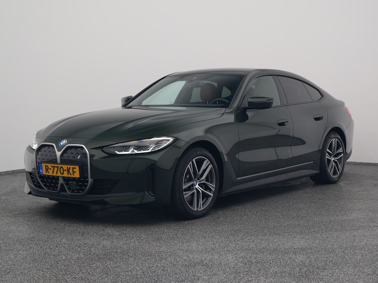 BMW i4 - eDrive40 84 kWh | CAMERA | CARPLAY | STOELVERWARMING - AutoWereld.nl