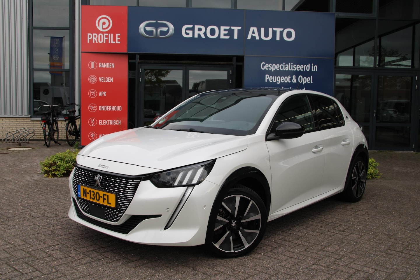 Peugeot e-208 - EV GT 350 50 kWh Automaat Airco Navi Carplay Camera 1e eigenaar Dealer onderhouden - AutoWereld.nl