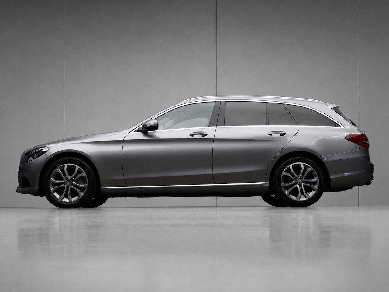 Mercedes-Benz C-klasse Estate - 350 e Lease Edition Sport (NAVI,BURMEISTER,CAMERA,ADAPTIVE CRUISE,LED,GETINT,SPORTSTOELEN, - AutoWereld.nl