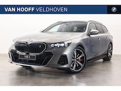 BMW i5 Touring - eDrive40 M Sport / Trekhaak / Panoramadak / Comfortstoelen / Comfort Access / Bowers & Wil