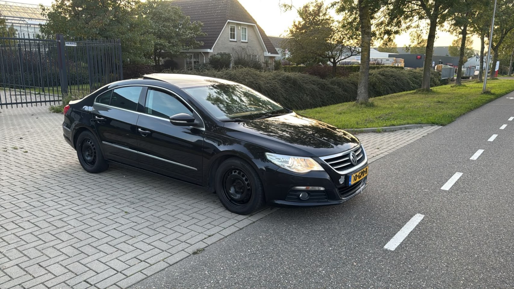 Volkswagen Passat CC - 2.0 TDI CLIMA PANORAMA DAK ZWART 2008 - AutoWereld.nl