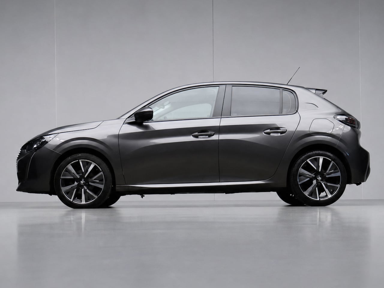 Peugeot 208 - 1.2 PureTech Allure Sport (APPLE CARPLAY,NAVI,CAMERA,360 VIEW,CLIMATE,CRUISE,GETINT,LED,SP - AutoWereld.nl