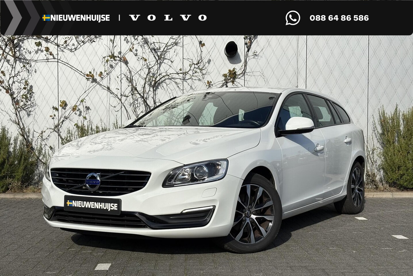 Volvo V60 - 2.0 T3 Polar+ Dynamic | Trekhaak | Parkeersenoren | Bi-Xenon Adaptief | Lederen Bekleding - AutoWereld.nl