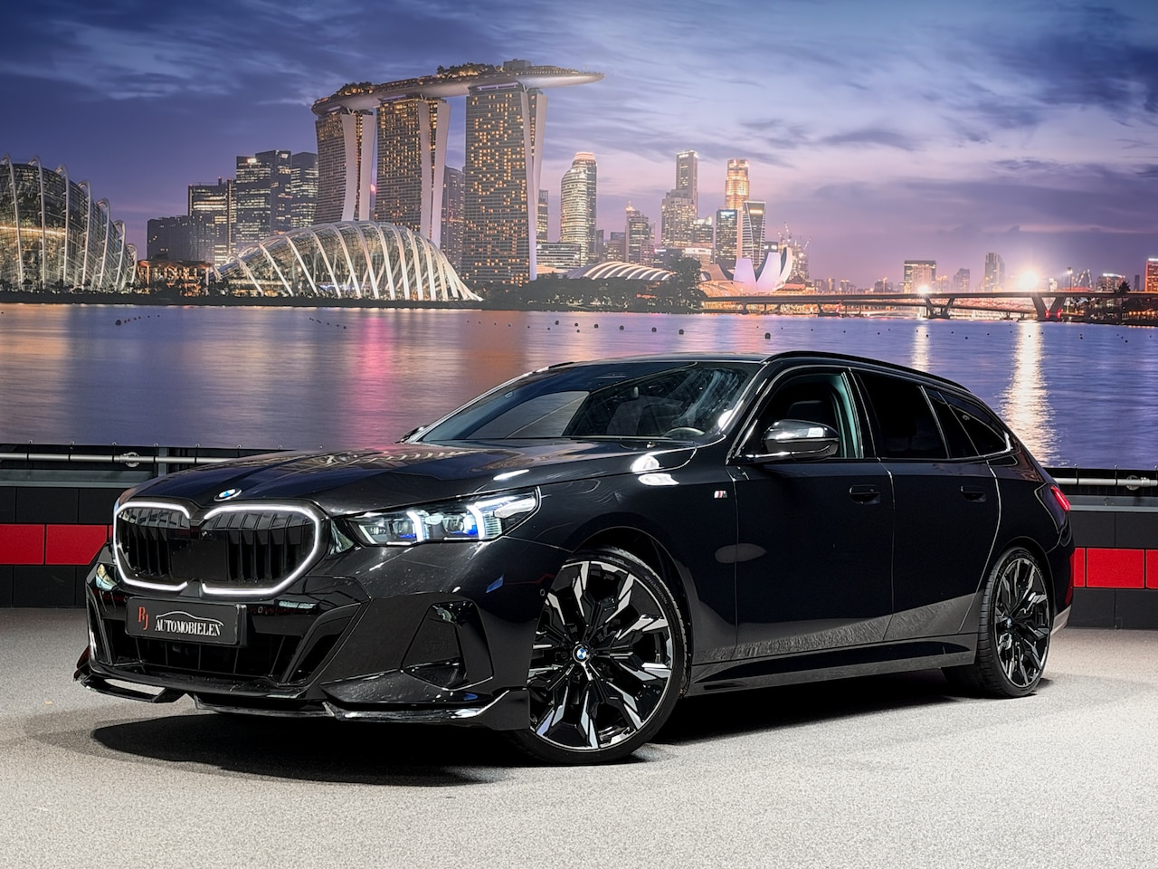 BMW 5-serie Touring - 520i |Panorama|HeadUp|Trekhaak|Crystal|Carbon|BTW - AutoWereld.nl