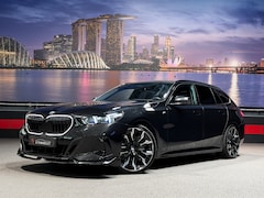 BMW 5-serie Touring - 520i |Panorama|HeadUp|Trekhaak|Crystal|Carbon|BTW