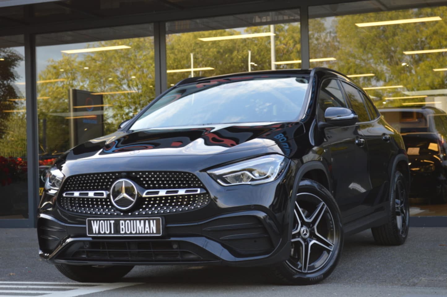 Mercedes-Benz GLA-Klasse - 250 e AMG Led Panorama Distronic Sfeer Camera Augmented Afn.Trekh Pdc - AutoWereld.nl
