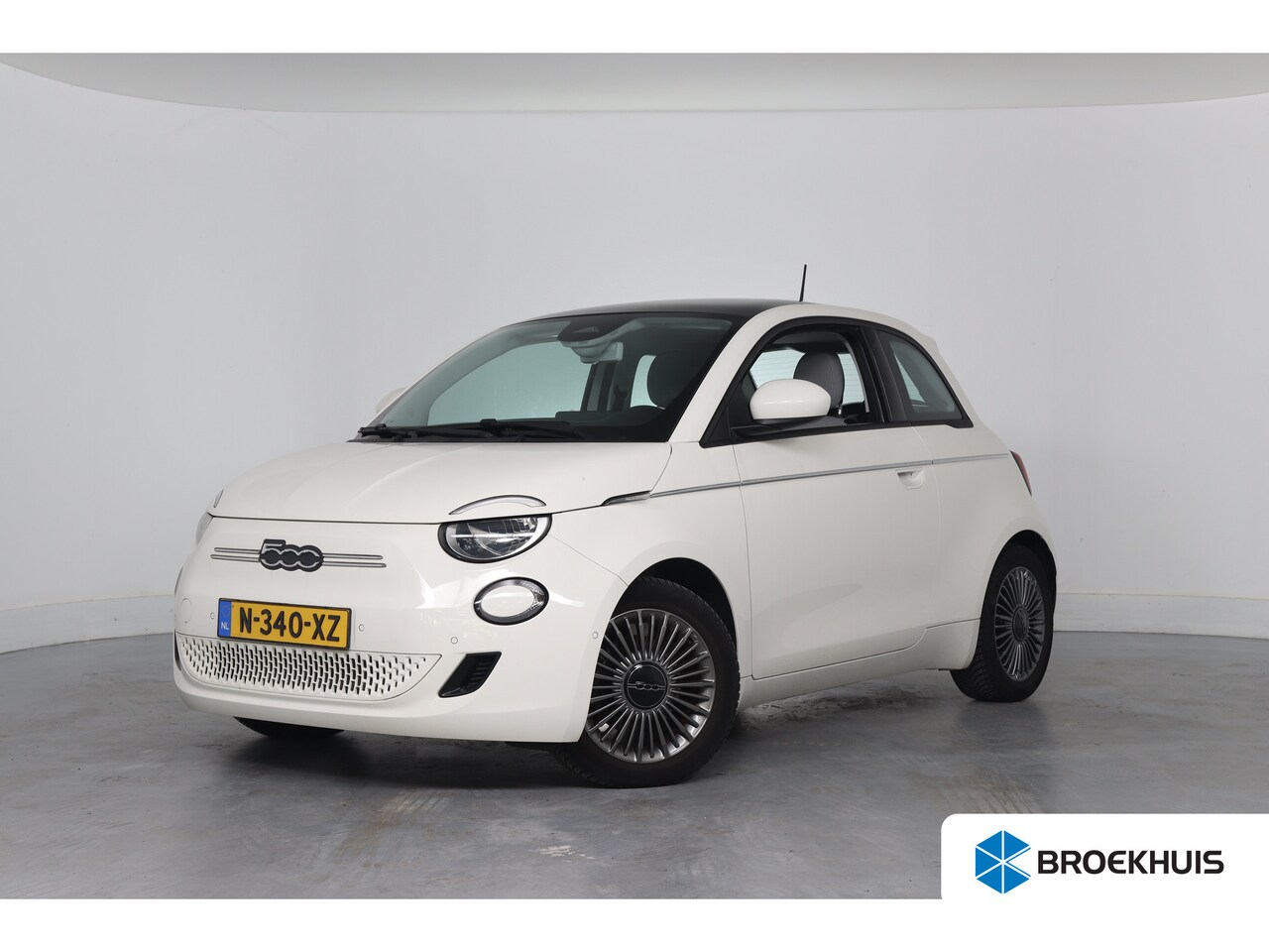 Fiat 500 - Icon 42 kWh | Camera | Panoramadak | Parkeersensoren | Dodehoek | Navigatie | Climate Cont - AutoWereld.nl