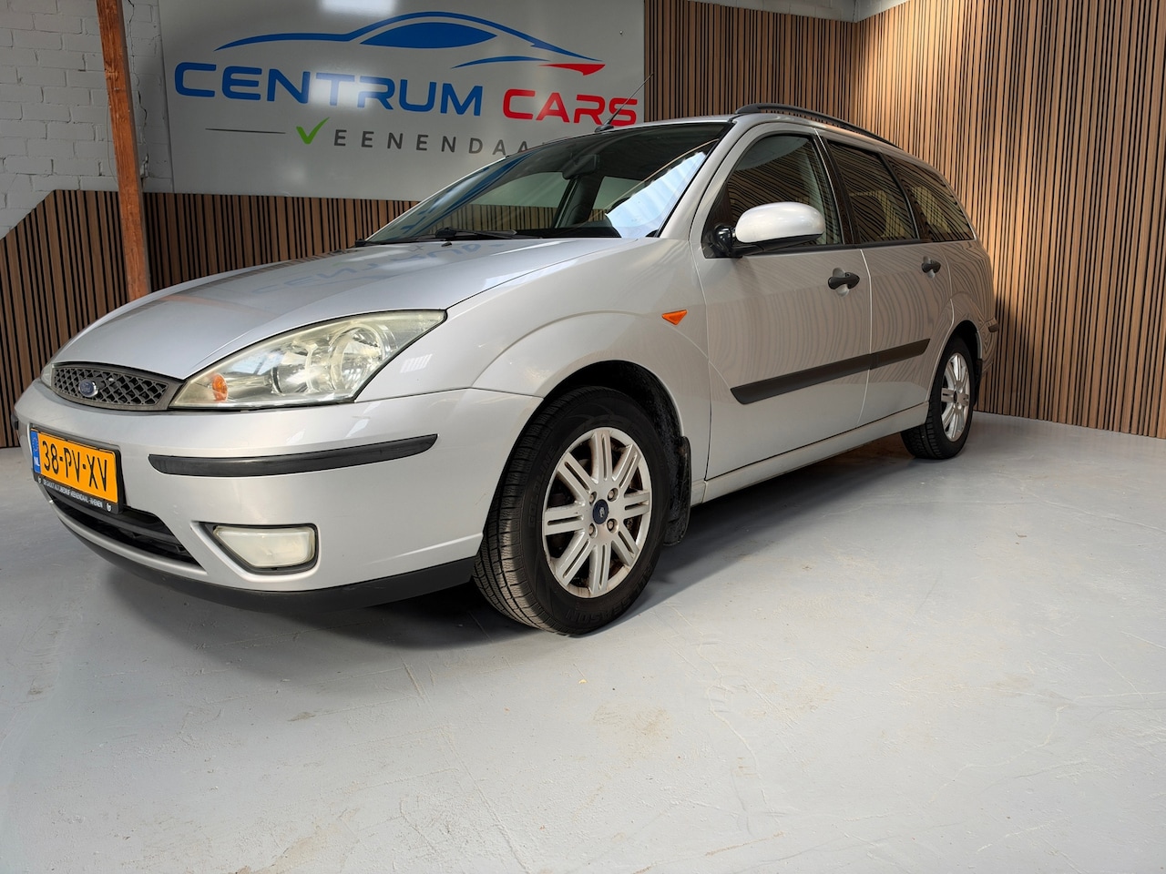 Ford Focus Wagon - 1.6-16V Futura 1.6-16V Futura, Nieuwe APK, Trekhaak, Airco, Leer - AutoWereld.nl
