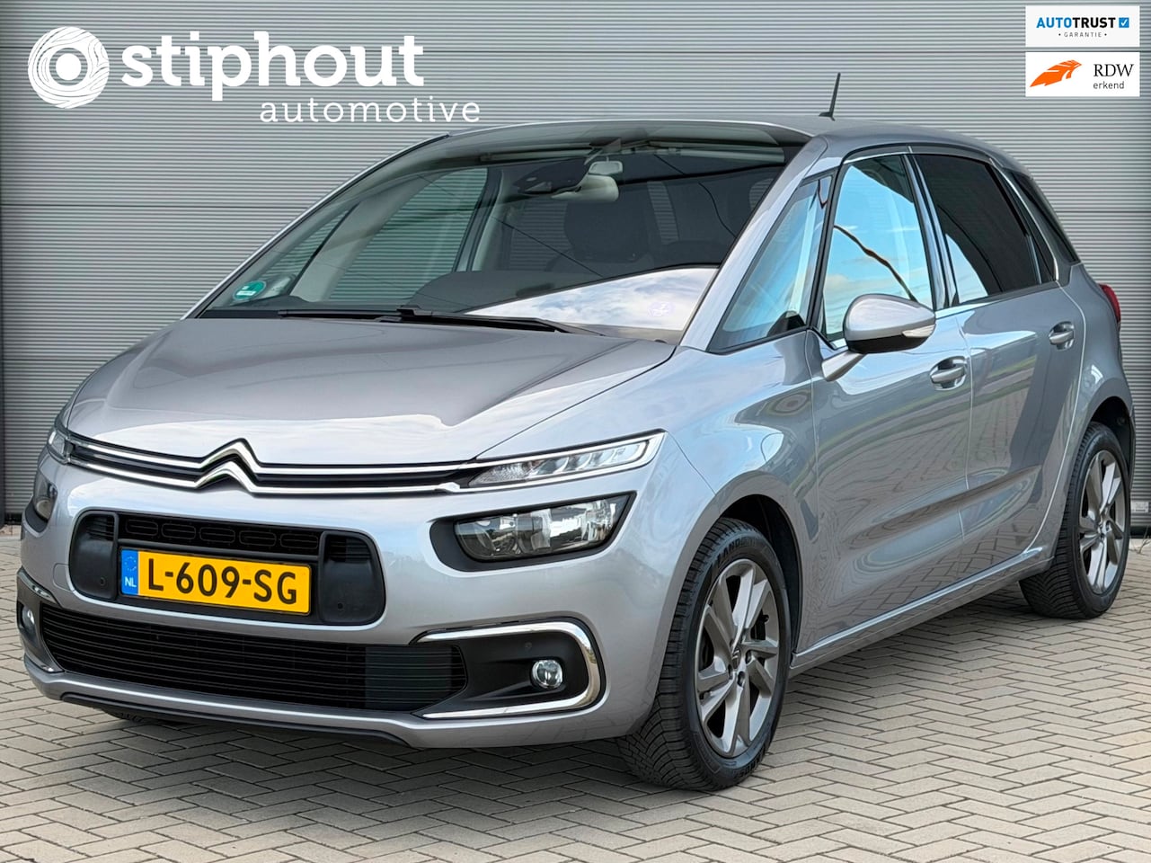 Citroën C4 SpaceTourer - 1.2 PureTech Feel | Distr. verv. | Adapt. Cruise | Trekhaak | All Season - AutoWereld.nl