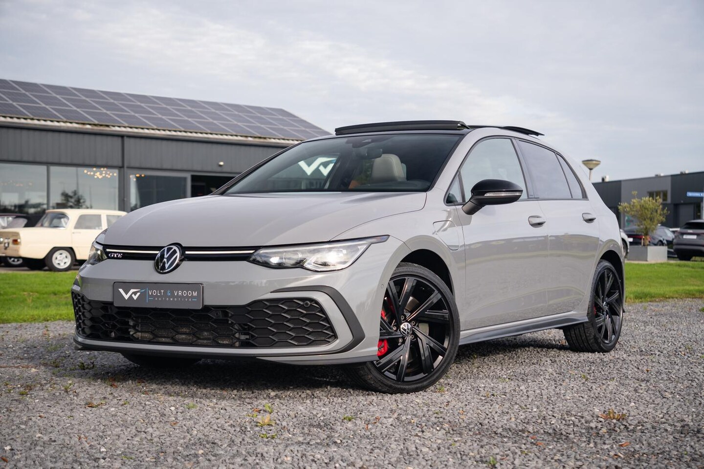 Volkswagen Golf - 1.4 GTE 245PK|2e Eig|BTW|Panoramadak|Trekhaak|CarPlay|Nardo|Leder|Stoel Ventilatie/verwarm - AutoWereld.nl