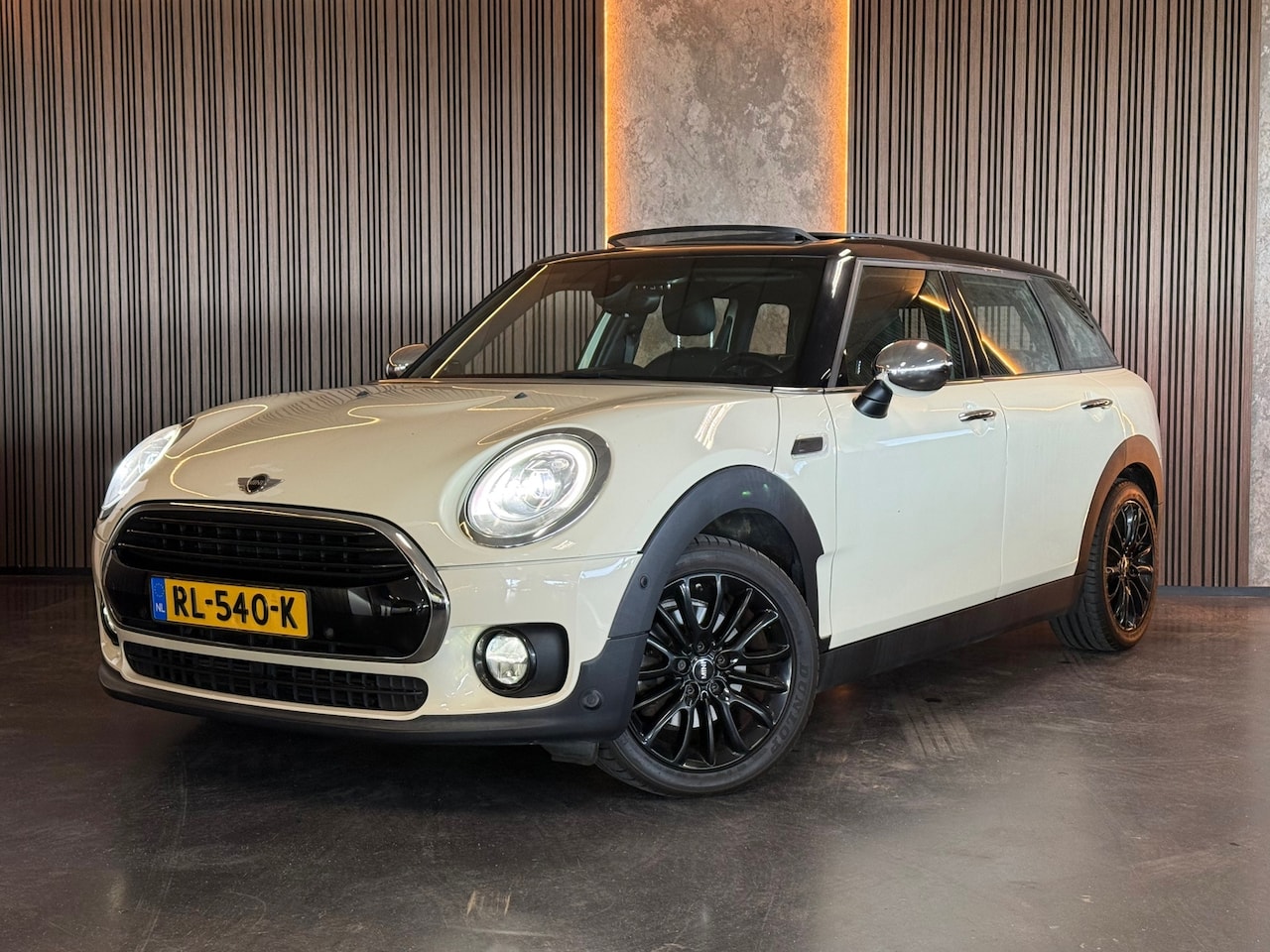 MINI Clubman - 1.5 Cooper Chili H/K PANO LEDER STOELVERW NAP - AutoWereld.nl