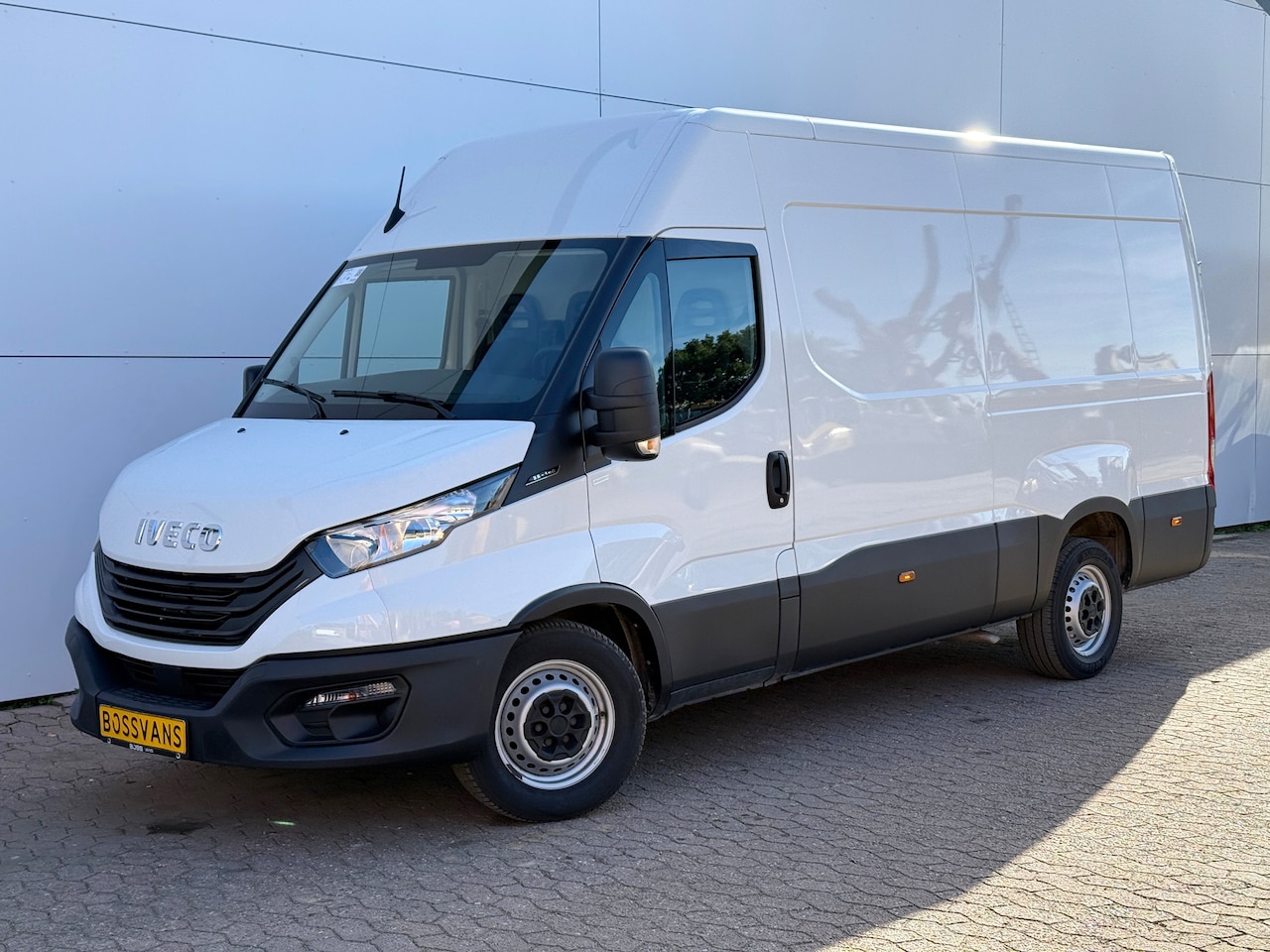 Iveco Daily - 35 S 14 300 Daily 35S14 2.3 140PK - AutoWereld.nl