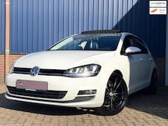 Volkswagen Golf - 1.4 TSI ACT Highline Panodak, PDC, Keyless, Led