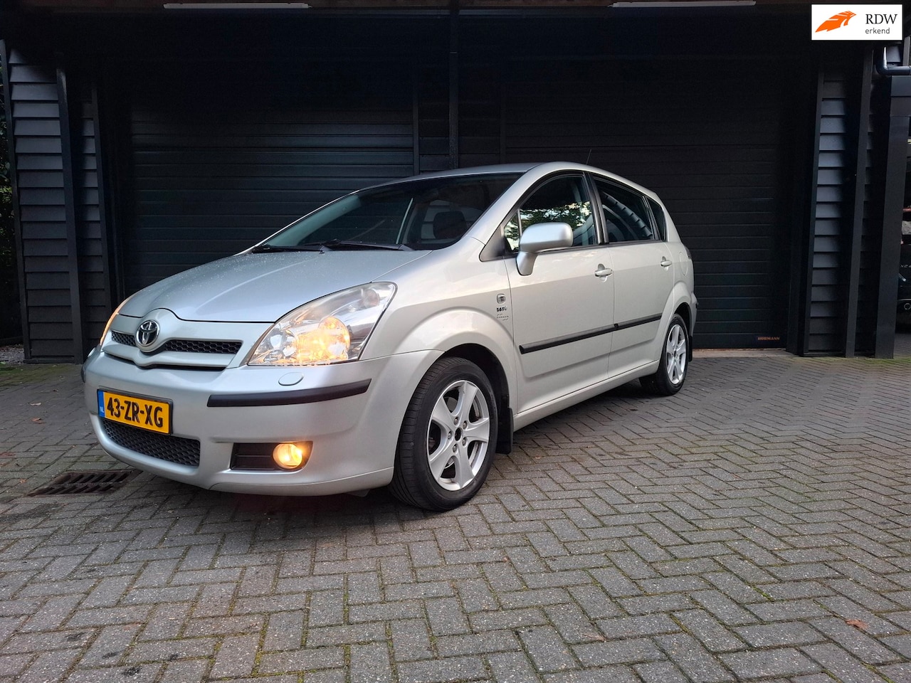 Toyota Corolla Verso - 1.8 VVT-i Terra 7P airco cruise stoelverw etc - AutoWereld.nl