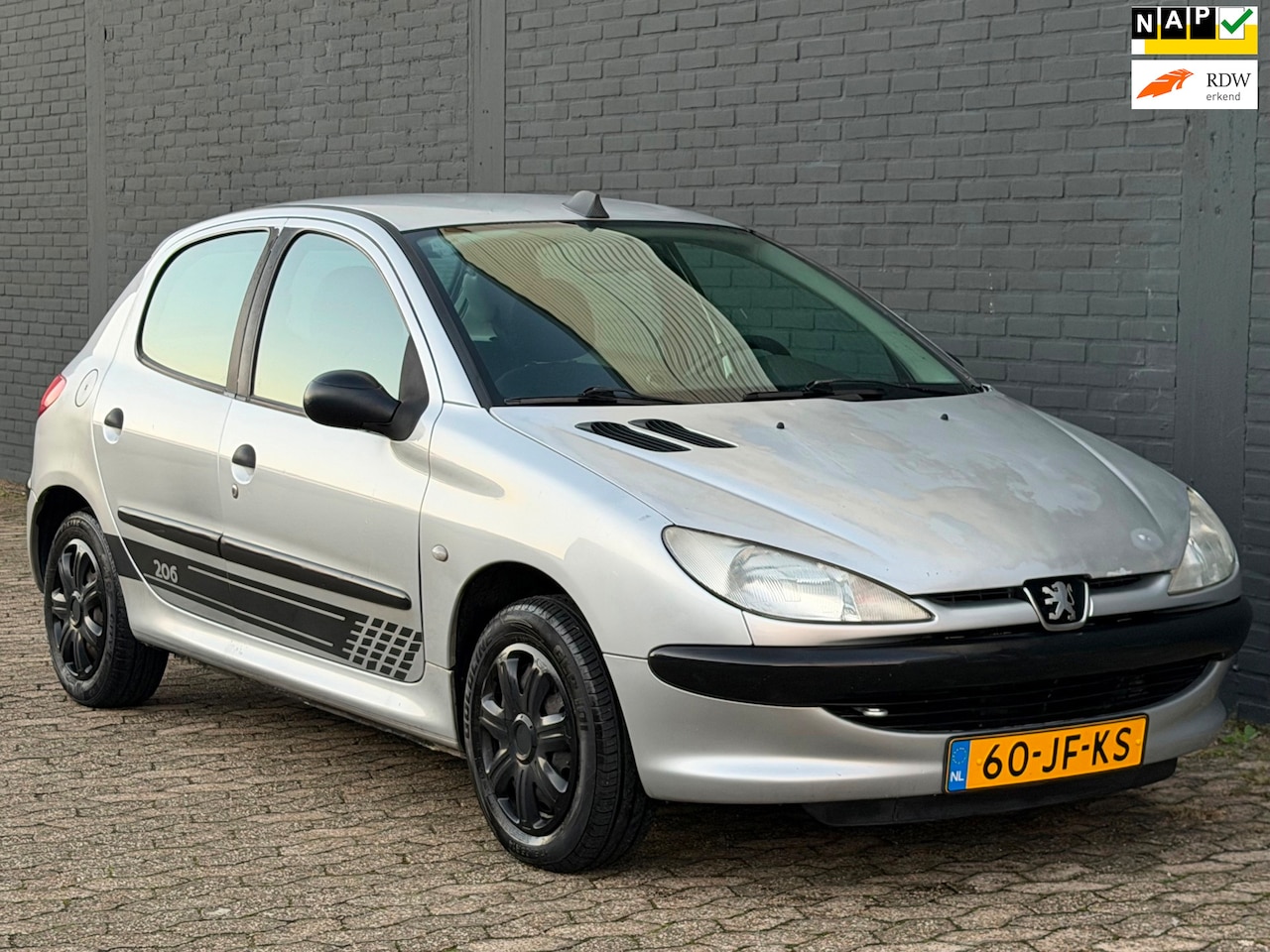 Peugeot 206 - 1.4 XR 5deurs APK CARPLAY TREKHAAK - AutoWereld.nl