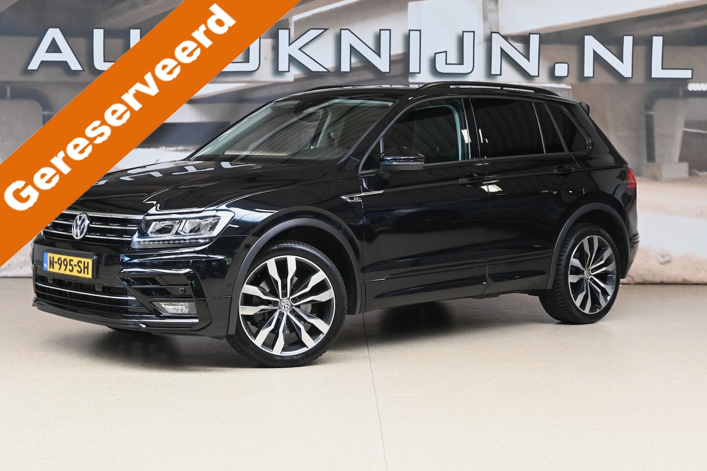 Volkswagen Tiguan - 2.0 TSI 230pk 4Motion R-Line | DCC | Pano | Trekhaak | Camera | 100% (Dealer) onderhouden - AutoWereld.nl