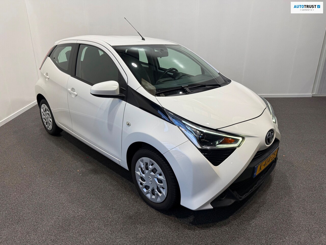 Toyota Aygo - 1.0 VVT-i x-play 1.0 VVT-i x-play - AutoWereld.nl