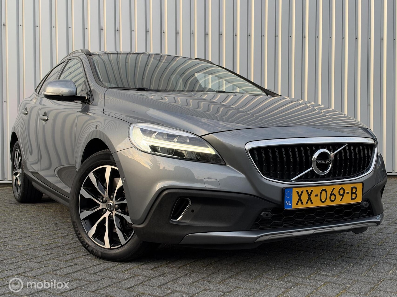 Volvo V40 Cross Country - 1.5 T3 Polar+ Luxury | Aut | NAP | Camera | Harman Kardon | LED | Pano | Leder | Dealer on - AutoWereld.nl